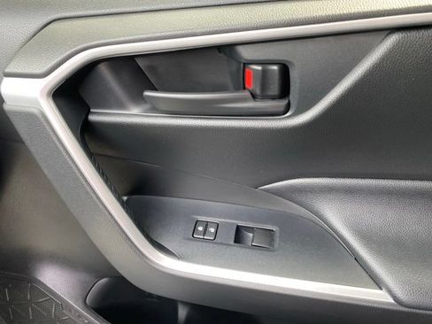 Used 2021 Toyota RAV4 LE FWD image 14