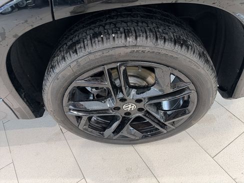 Used 2025 Volkswagen Tiguan SE R-Line image 13