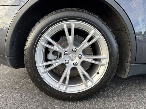 Used 2021 Tesla Model Y Long Range image 17