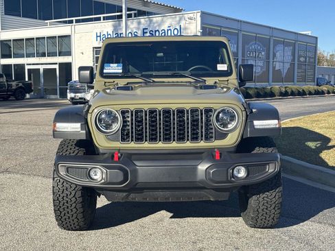 Used 2025 Jeep Wrangler Unlimited Rubicon AWD/4WD image 3