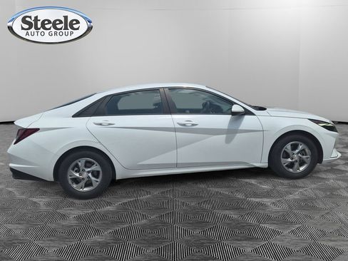 Used 2022 Hyundai Elantra SE FWD image 6