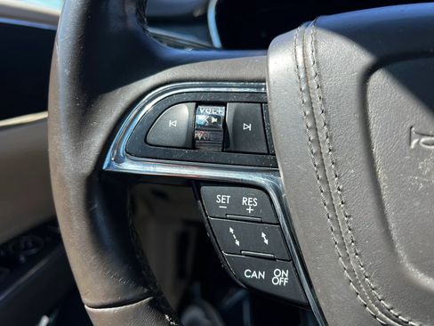 Used 2017 Lincoln Continental Reserve w/ Technology Package FWD image 12