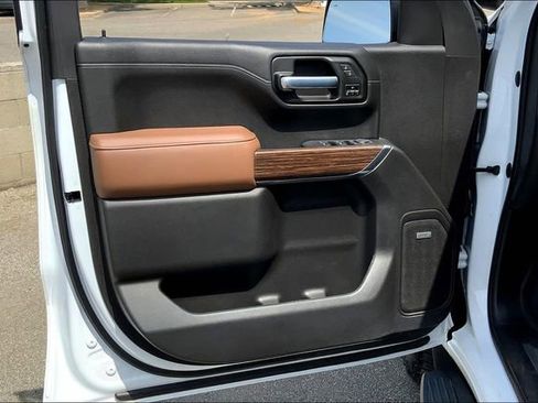 Used 2021 Chevrolet Silverado 1500 High Country w/ Technology Package image 23