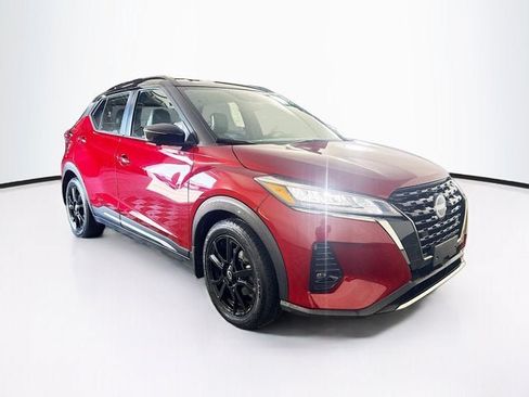 Used 2023 Nissan Kicks SR w/ SR Premium Package FWD image 3