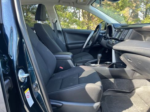 Used 2018 Toyota RAV4 XLE image 32