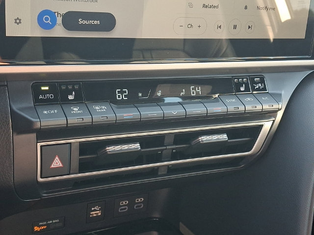 Used 2025 Toyota Camry XSE FWD image 15