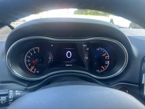 Used 2021 Jeep Grand Cherokee Laredo X AWD/4WD image 13