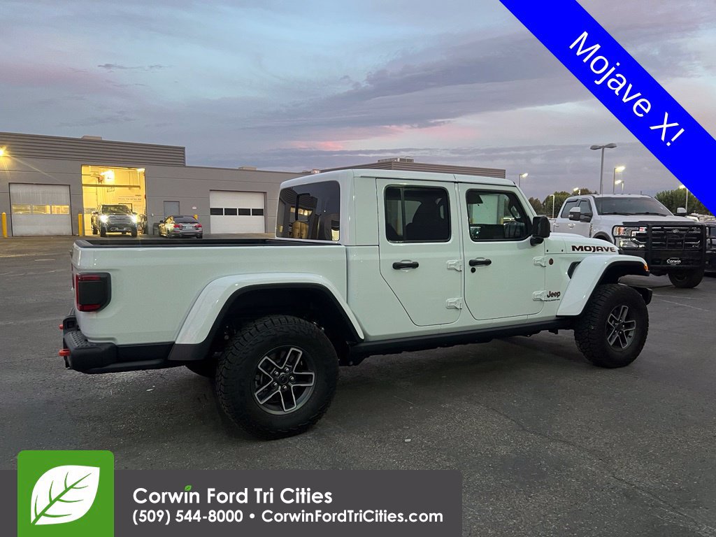 Used 2025 Jeep Gladiator Mojave AWD/4WD image 5