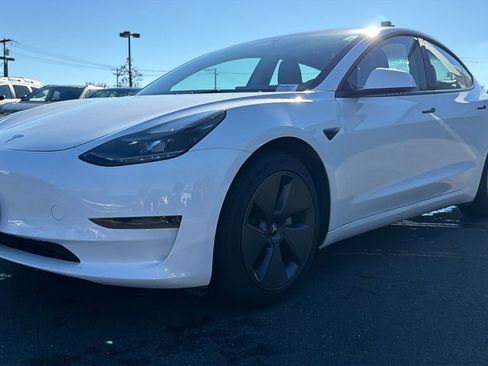 Used 2023 Tesla Model 3 Standard Range image 9