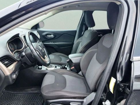 Used 2017 Jeep Cherokee Latitude w/ Cold Weather Group image 15