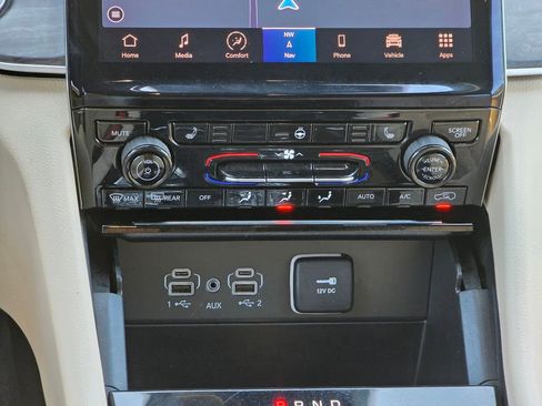 Used 2025 Jeep Grand Cherokee Limited AWD/4WD image 36