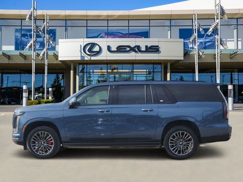 Used 2025 Cadillac Escalade ESV Sport Platinum image 3