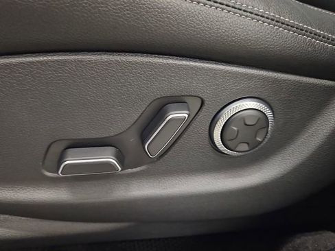 Used 2026 Genesis GV70 2.5T Select image 12