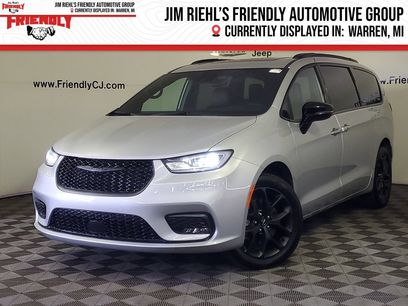 Used 2024 Chrysler Pacifica Limited w/ S Appearance Package