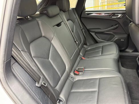 Used 2022 Porsche Macan w/ Premium Package Plus AWD/4WD image 9