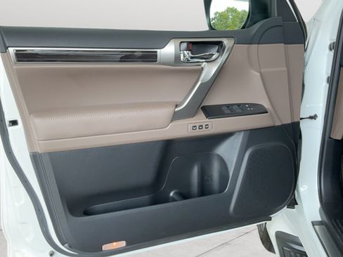 Used 2023 Lexus GX 460 Luxury AWD/4WD image 19