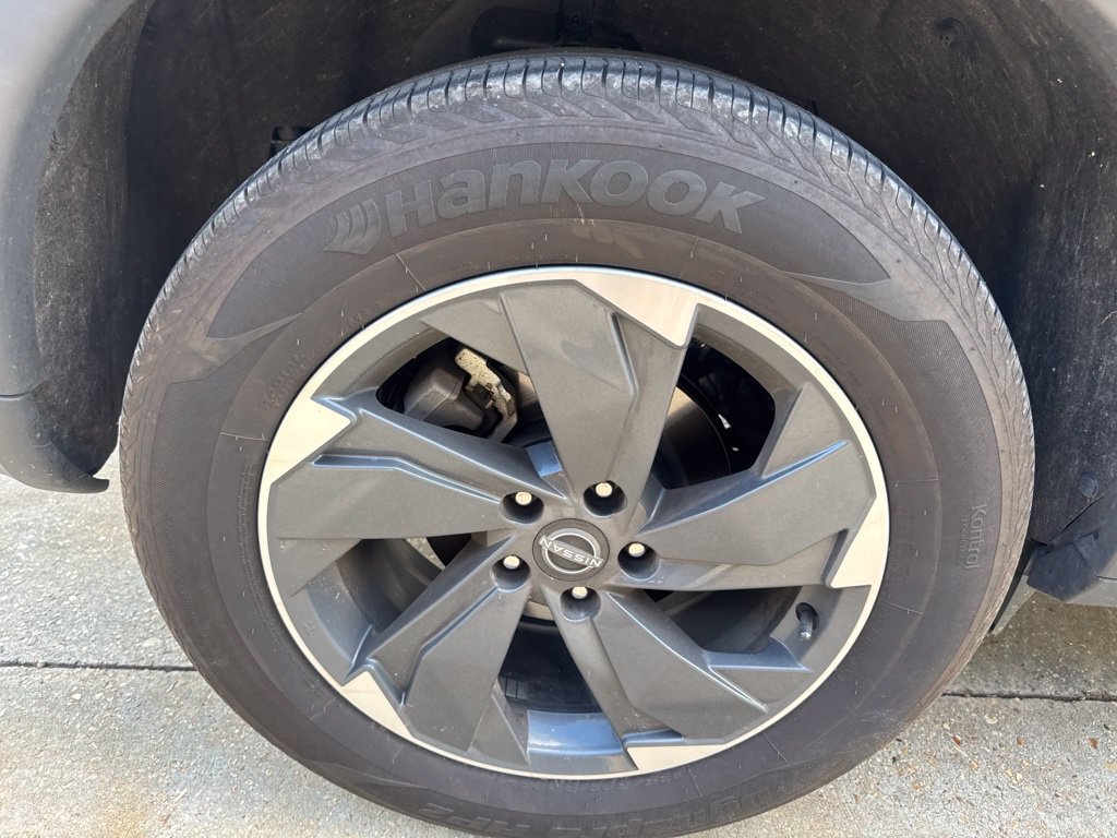Used 2025 Nissan Rogue SV AWD/4WD image 13