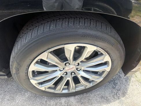 Used 2023 GMC Yukon Denali w/ Denali Reserve Package RWD image 15
