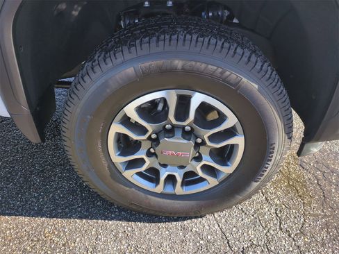 Certified 2025 GMC Sierra 2500 SLT w/ SLT Premium Package image 36