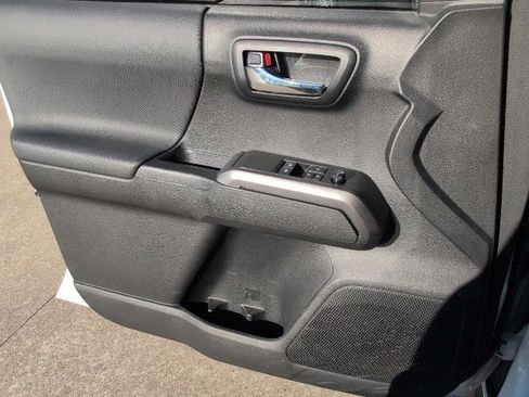 Used 2023 Toyota Tacoma TRD Sport image 12