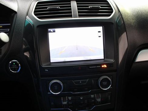 Used 2016 Ford Explorer XLT w/ Equipment Group 202A image 15