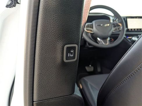New 2026 Chrysler Pacifica Select image 28