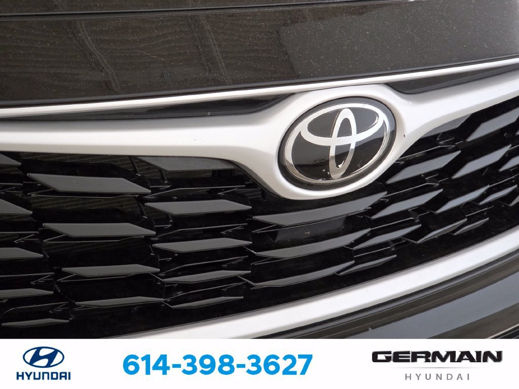 Used 2023 Toyota Highlander L FWD image 14