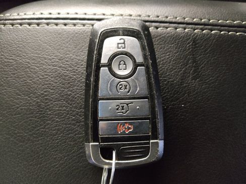Used 2021 Ford Explorer XLT w/ Equipment Group 202A AWD/4WD image 32