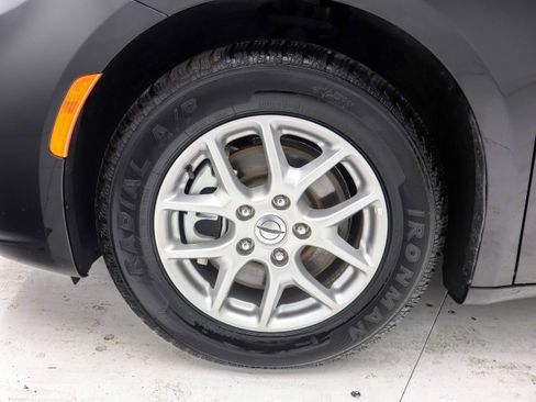 Used 2023 Chrysler Pacifica Touring-L FWD image 33