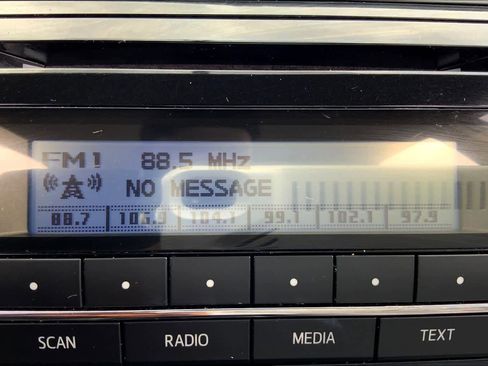 Used 2014 Toyota Corolla L image 34