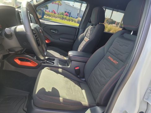 Used 2025 Nissan Frontier PRO-4X w/ Pro Convenience Package image 21