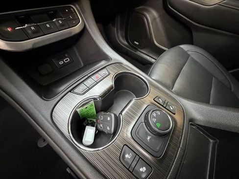 Used 2022 GMC Acadia SLT w/ Elevation Edition AWD/4WD image 22