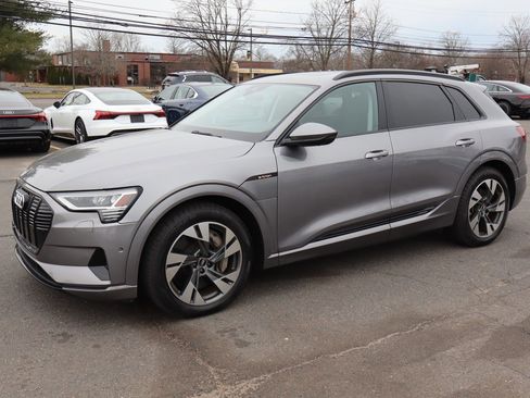Used 2021 Audi e-tron Premium w/ Convenience Plus Package image 1