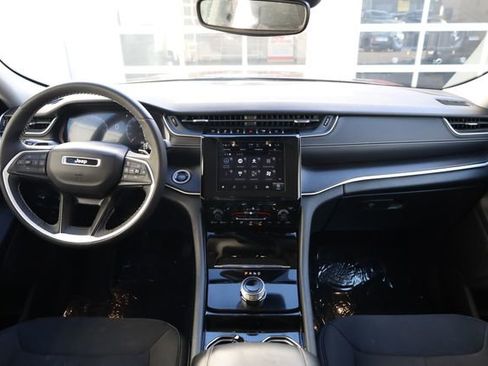 Used 2023 Jeep Grand Cherokee Laredo w/ Luxury Tech Group I image 16