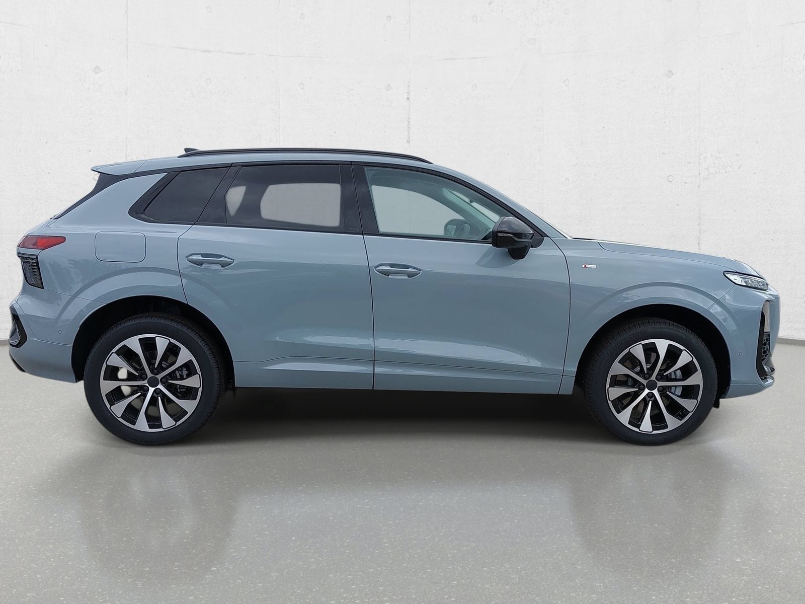 New 2026 Audi Q3 quattro 2.0T AWD/4WD image 4