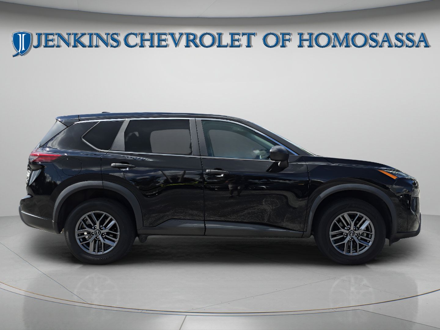 Used 2024 Nissan Rogue S AWD/4WD image 3