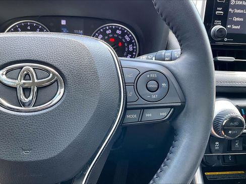 Used 2020 Toyota RAV4 XLE Premium FWD image 19
