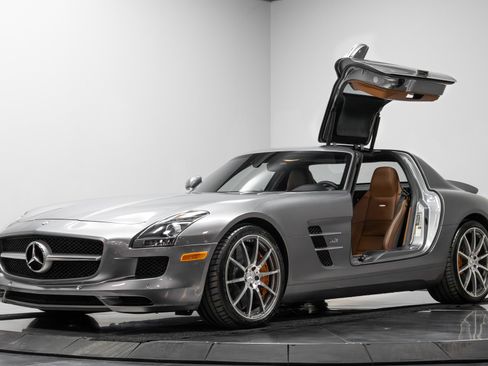 Used 2012 Mercedes-Benz SLS AMG Coupe image 2