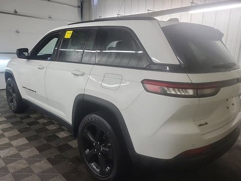 Used 2023 Jeep Grand Cherokee Altitude AWD/4WD image 3