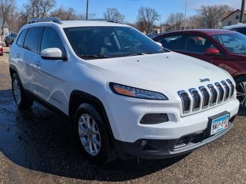 Used 2016 Jeep Cherokee Latitude w/ Cold Weather Group image 2