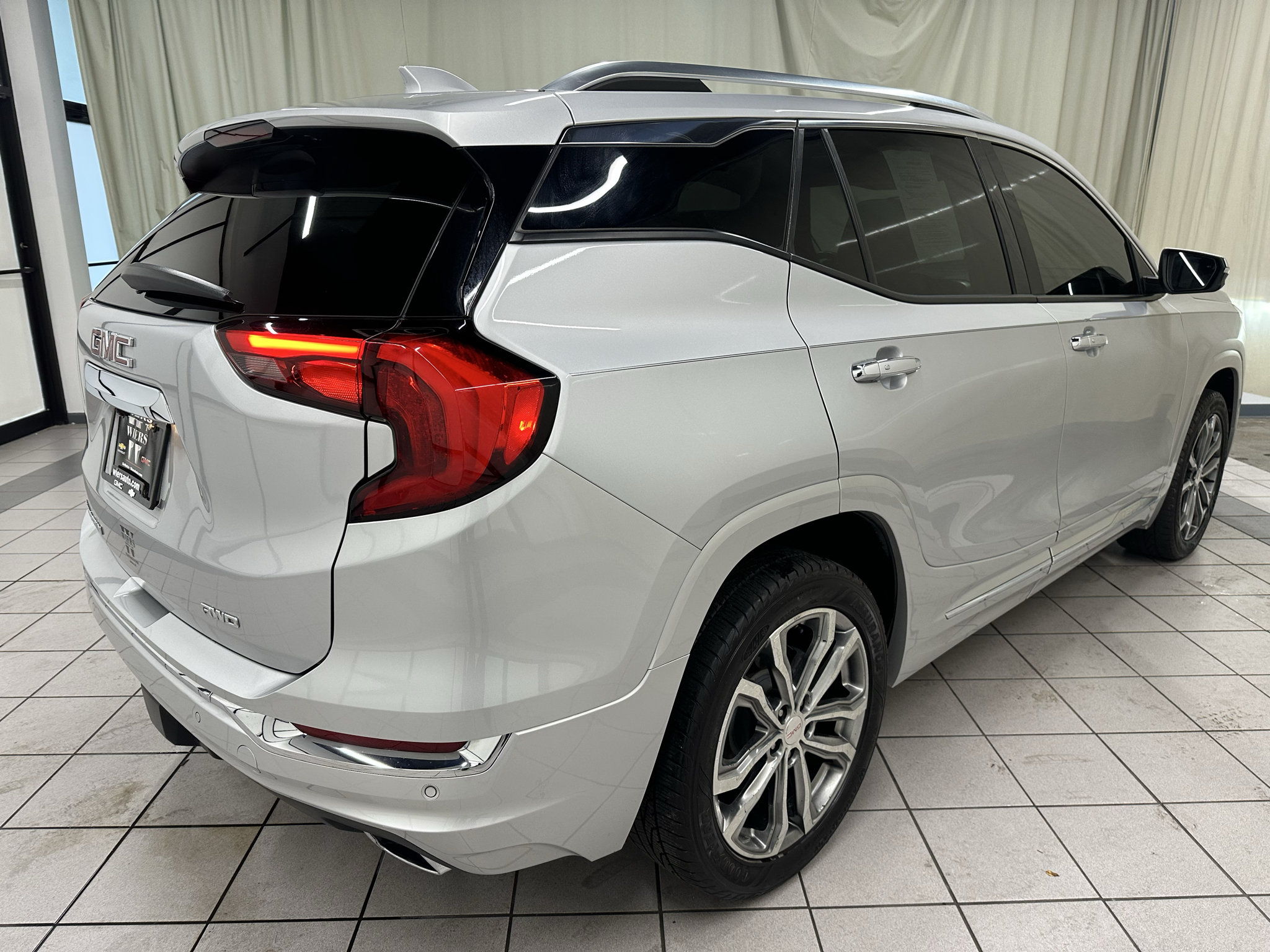 Used 2018 GMC Terrain Denali w/ Advanced Safety Package AWD/4WD image 5