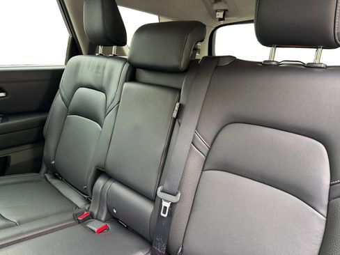 Used 2023 Nissan Pathfinder SL w/ Black Appearance Package AWD/4WD image 13