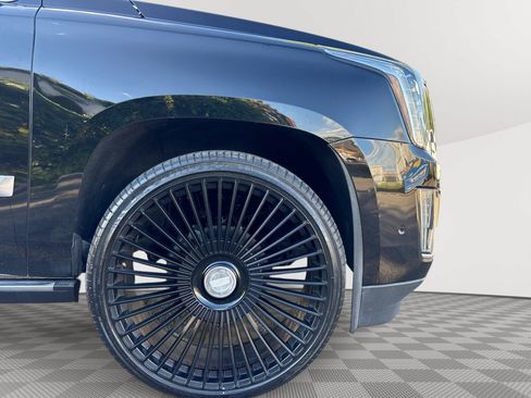 Used 2019 Cadillac Escalade ESV Premium Luxury AWD/4WD image 29