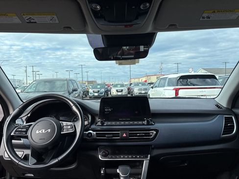 Used 2023 Kia Seltos S w/ Navigation Package image 13