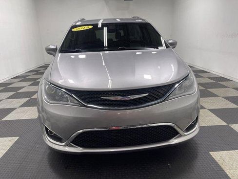 Used 2018 Chrysler Pacifica Touring-L FWD image 6