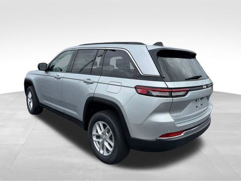 New 2025 Jeep Grand Cherokee Laredo X w/ Luxury Tech Group I AWD/4WD image 5