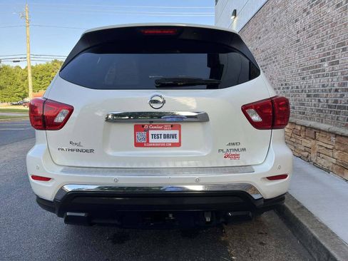 Used 2017 Nissan Pathfinder Platinum w/ Family Entertainment Package AWD/4WD image 4