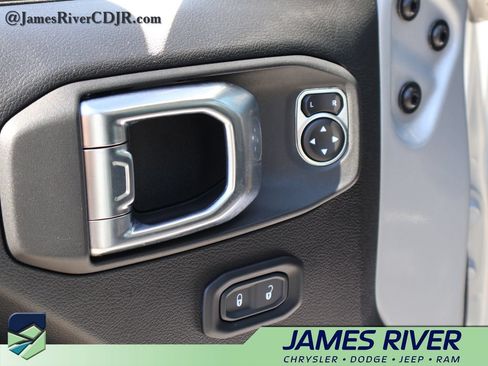 Used 2023 Jeep Wrangler Unlimited AWD/4WD image 21