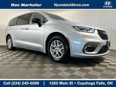 Used 2024 Chrysler Pacifica Touring-L