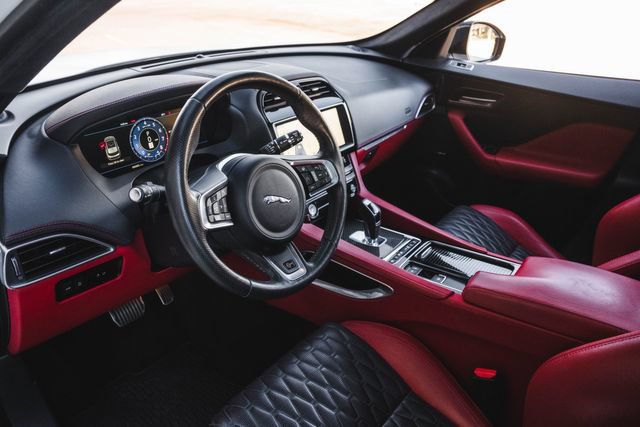 Used 2020 Jaguar F-PACE SVR AWD/4WD image 2